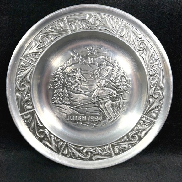 A. Holthe Norway Pewter Plate Julen 1994 Christmas‎ Plate #22 "Jul I Morgedal" - Picture 2 of 15